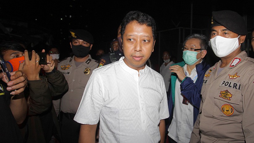 Senyum Romahurmuziy saat Bebas dari Penjara - Bagian 1