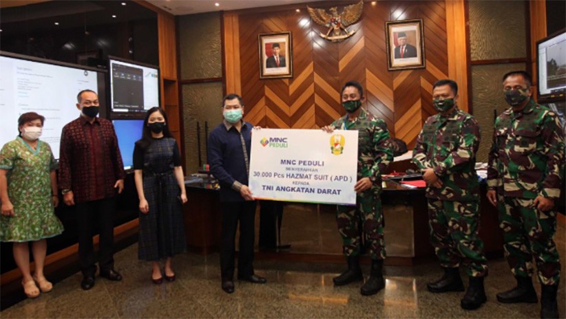 MNC Peduli Serahkan 30.000 APD untuk Bantu Tenaga Medis RSAD Melawan Covid-19 - Bagian 1
