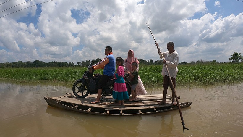 Banjir,  AksesJalan Penghubung 2 Desa di Muarojambi Putus - Bagian 1