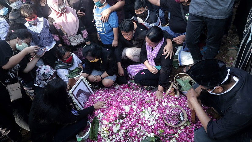Suasana Haru Pemakaman Didi Kempot di Ngawi - Bagian 2