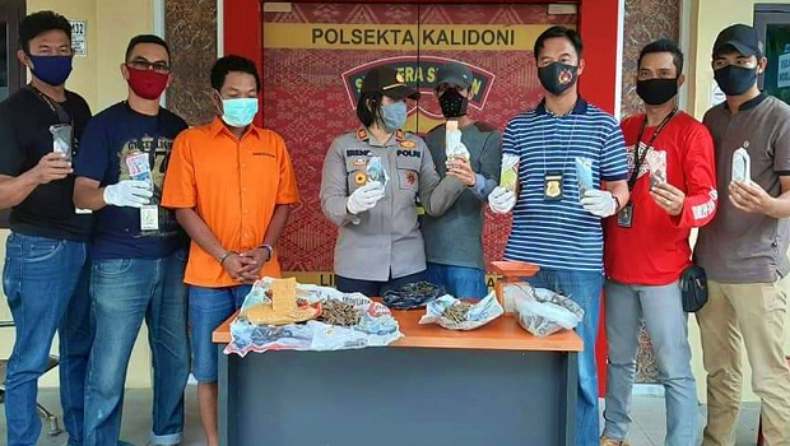 Nyambi Edarkan 1 Kg Ganja, Buruh di Palembang Ditangkap Polisi