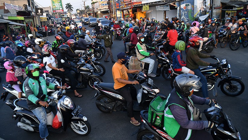 Duh! Gegara Pria Ketiduran di Jalan, Perempatan Wirosaban Yogya Macet