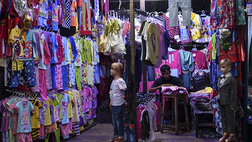 Pedagang Kaki Lima Padati Jalan Kramat Raya Jakarta - Bagian 2