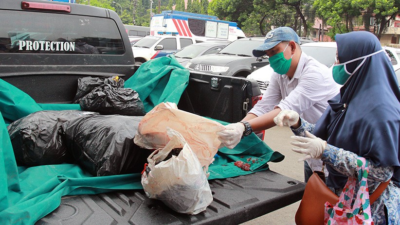 Polisi Sita 500 Kg Daging Oplosan Babi dan Sapi dari Pasar Bengkok Cipondoh - Bagian 1