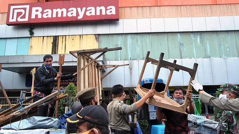 Langgar PSBB, Puluhan Lapak PKL di Pasar Anyar Bogor Dibongkar Satpol PP - Bagian 2