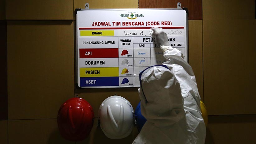 Potret Tenaga Medis Ajak Masyarakat Siap Jalani Skenario New Normal - Bagian 3