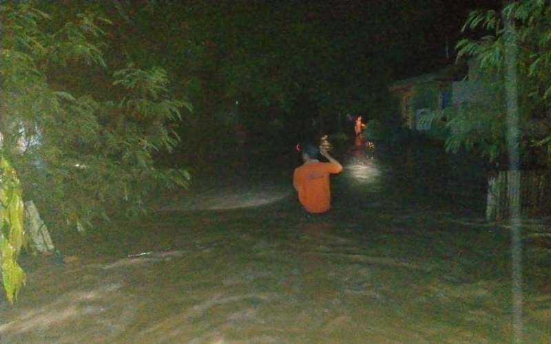 Banjir di Polewali Mandar Makin Parah, Anak-Anak Dievakuasi Dini Hari