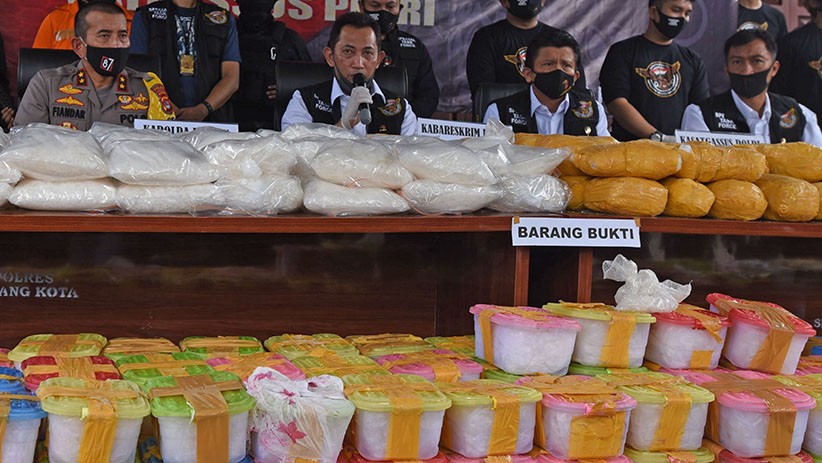 Bareskrim Polri Ungkap Penyelundupan 821 Kg Sabu Jaringan Timur Tengah - Bagian 1