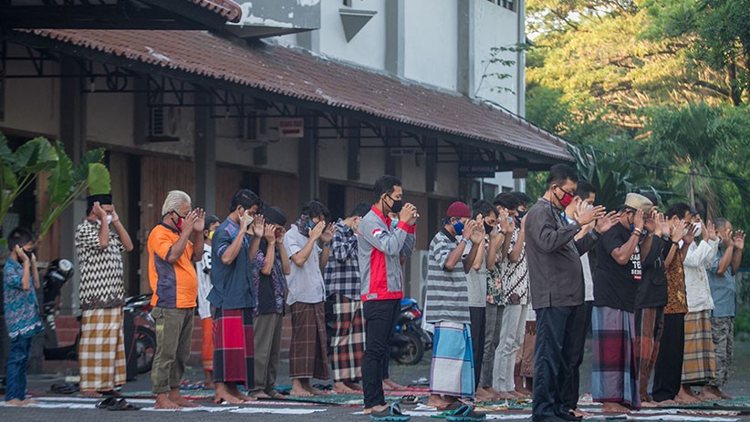 Puluhan Pemudik Laksanakan Salat Id di Rumah Karantina Solo - Bagian 1