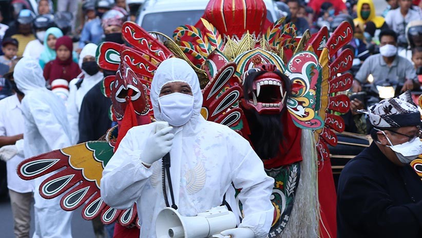 Arak-arakan Barong Ider Bumi di Banyuwangi Diawasi Petugas Kesehatan - Bagian 2