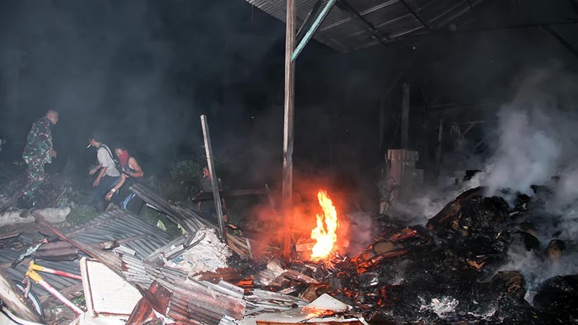 Gudang Pengepul Barang Bekas di Lhokseumawe Ludes Terbakar - Bagian 2