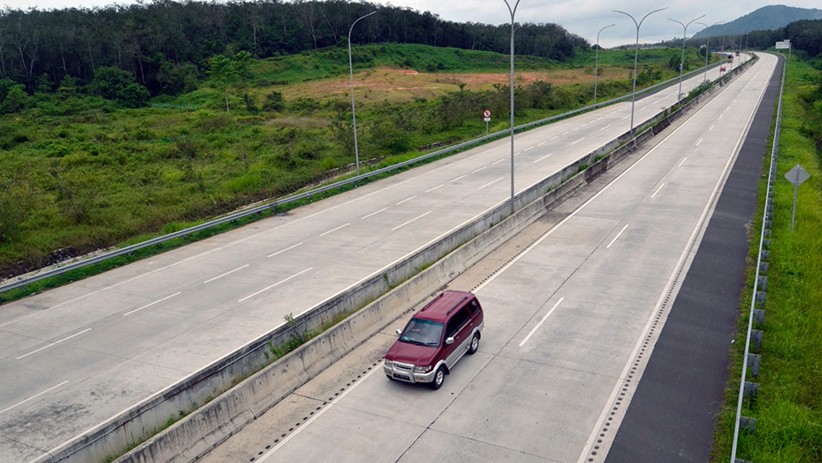 Arus Lalu Lintas di Tol Trans Sumatera Bakauheni-Terbanggi Besar Terpantau Sepi - Bagian 1