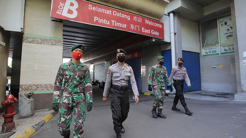 TNI-Polri Kawal Penerapan New Normal di Pusat Kegiatan Masyarakat - Bagian 2