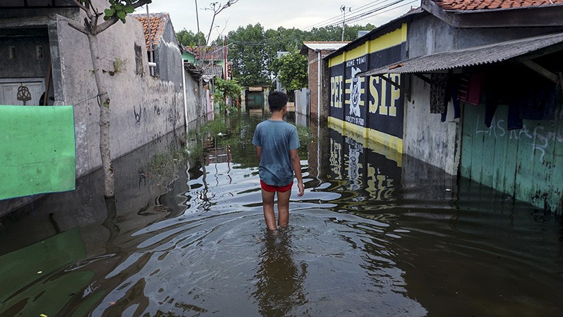 Banjir Rob, Wilayah Pesisir Pantura di Pekalongan Terendam Air - Bagian 1