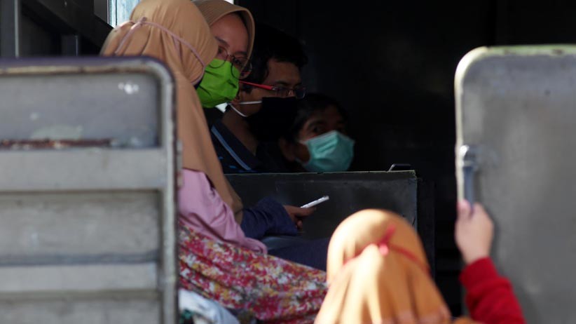Reaktif Covid-19, Puluhan Warga Surabaya Jalani Karantina - Bagian 4