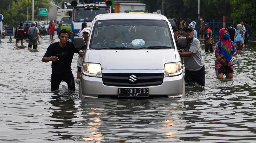 Banjir Rob Rendam Kawasan Pesisir Jakarta Utara - Bagian 3
