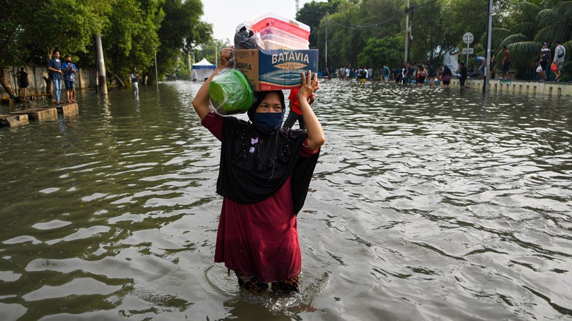 Banjir Rob Rendam Kawasan Pesisir Jakarta Utara - Bagian 2