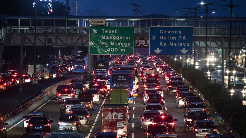 Hari Pertama PSBB Transisi, Jakarta Macet Malam Ini - Bagian 1