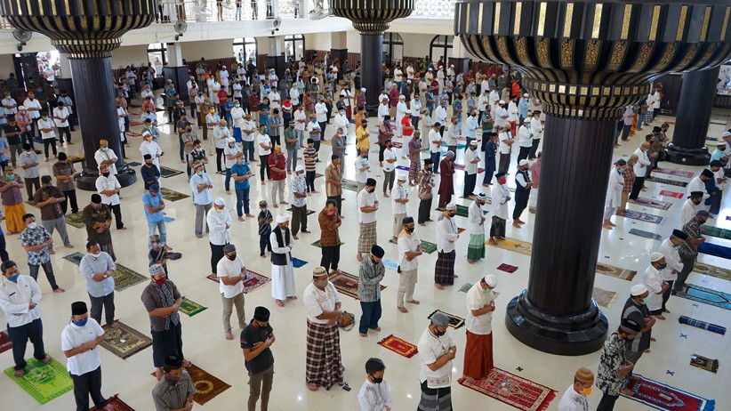Kabupaten Gorontalo Kembali Gelar Salat Jumat, Masjid Dipenuhi Jemaah - Bagian 1