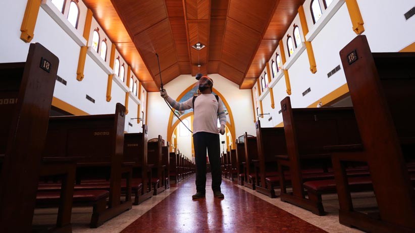 New Normal, Gereja Katolik Kristus Raja Surabaya Kembali Dibuka - Bagian 3