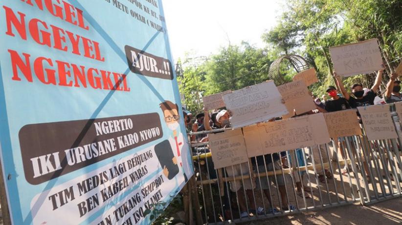 Warga Desa Kedak Kediri Unjuk Rasa Tuntut Pemberlakuan New Normal - Bagian 1