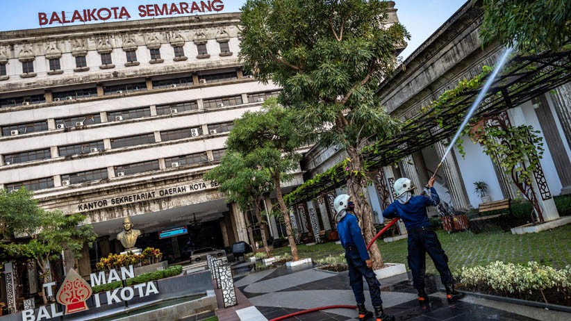 20 ASN Positif Covid-19, Gedung Balai Kota Semarang Disemprot Disinfektan - Bagian 1