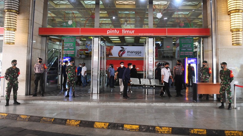 Pasar Tanah Abang Dijaga Anggota TNI-Polri Jelang Dibuka 15 Juni - Bagian 2