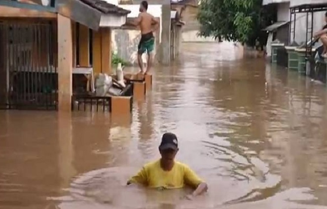 Banjir 2 Meter Surut, Warga Bandarlampung Masih Waswas