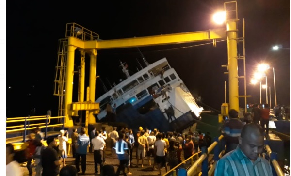 Lambung Bocor, KM Dharma Rucitra Nyaris Tenggelam di Pelabuhan Padangbai Bali