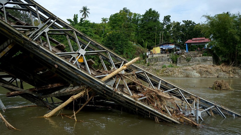 Jembatan Penghubung 2 Kecamatan di Bone Bolango Ambruk Diterjang Banjir Bandang - Bagian 2