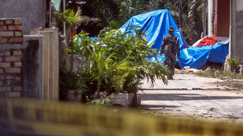 Pesawat Tempur TNI AU Jatuh Timpa Rumah Warga di Riau - Bagian 1