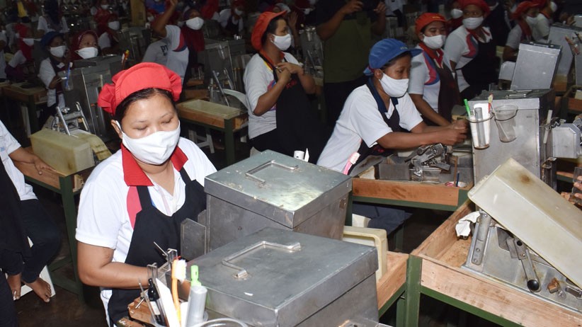 890 Buruh Pabrik Rokok di Madiun Kembali Bekerja setelah Tutup karena Covid-19 - Bagian 1