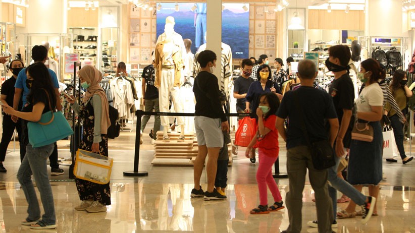 Promo Diskon hingga 70 Persen, Mal Kota Kasablanka Ramai Pengunjung - Bagian 1