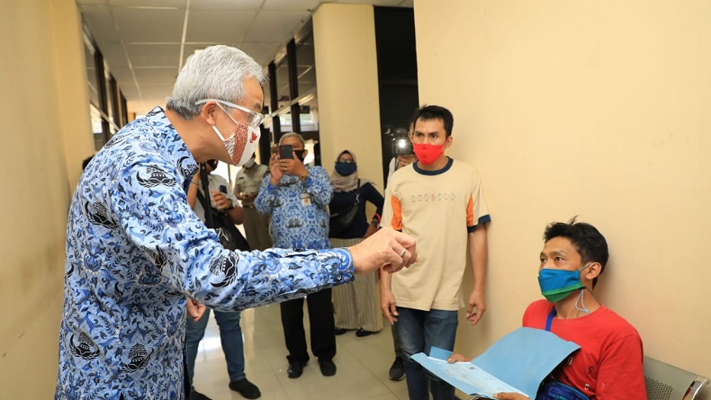 Ganjar Ancam Pidanakan Wali Murid yang Gunakan Surat Keterangan Domisili Aspal saat PPDB 
