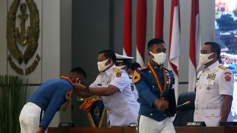 KSAL Pimpin Upacara Tupdik dan Wisuda AAL Angkatan ke-65 - Bagian 2