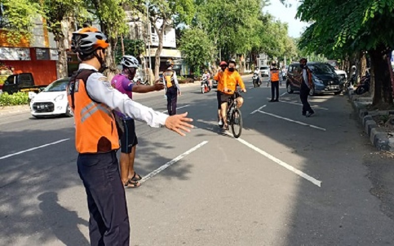 Bahaya, Pesepeda Dilarang Lewat Flyover Manahan Solo