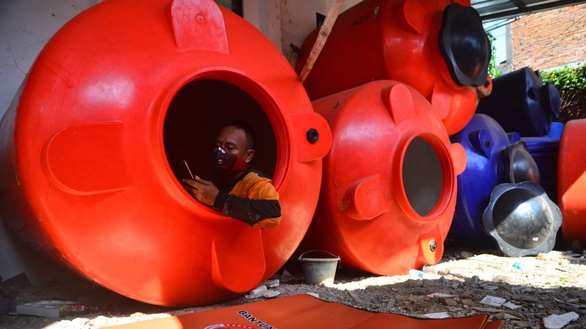 Relawan Covid-19 Ini Isolasi Mandiri di Tangki Air sejak Dua Bulan - Bagian 1