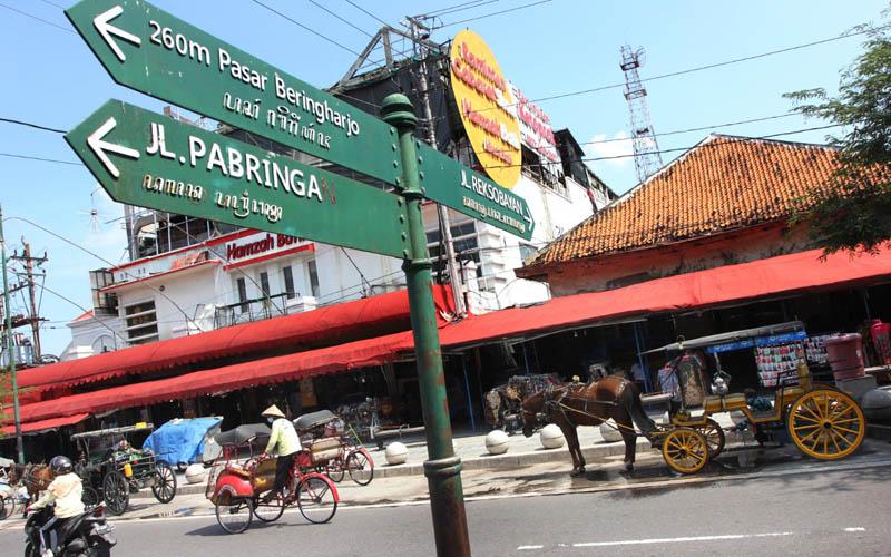 Pengunjung Malioboro Membeludak di Akhir Pekan, Petugas Jogoboro Kewalahan