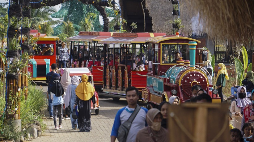 New Normal, Kawasan Wisata Dusun Semilir Semarang Dipadati Pengunjung - Bagian 1