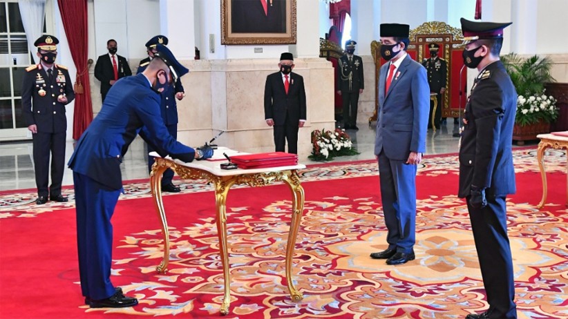 Momen 4 Perwira TNI-Polri Peraih Adhi Makayasa Dilantik Presiden Jokowi - Bagian 4