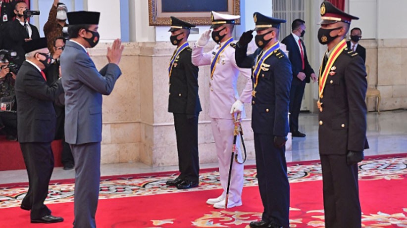 Momen 4 Perwira TNI-Polri Peraih Adhi Makayasa Dilantik Presiden Jokowi - Bagian 1