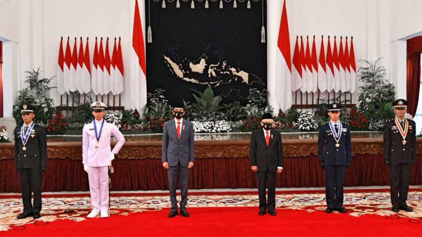 Momen 4 Perwira TNI-Polri Peraih Adhi Makayasa Dilantik Presiden Jokowi - Bagian 2