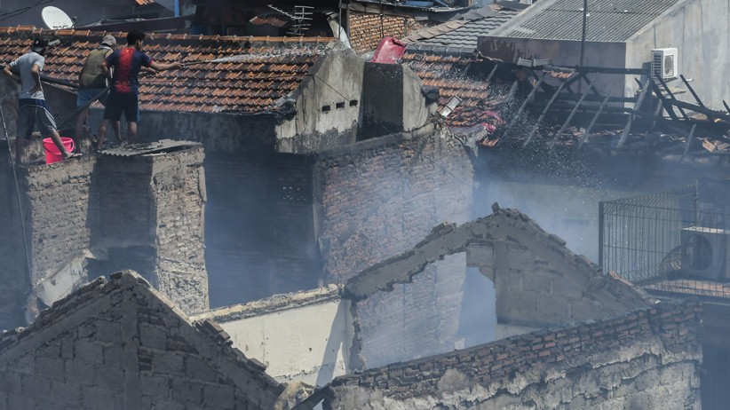 Kebakaran di Permukiman Padat Kramat Sawah Paseban, Puluhan Rumah Hangus - Bagian 2