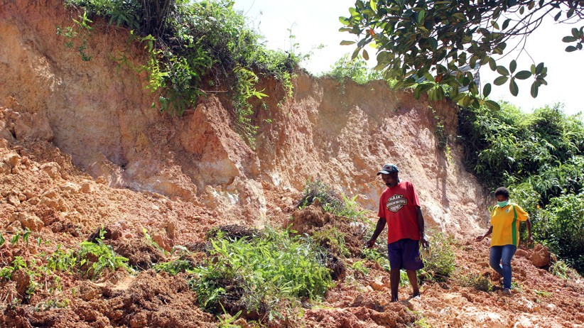 Tanah Longsor akibat Hujan Deras di Sorong, 4 Orang Tewas - Bagian 1