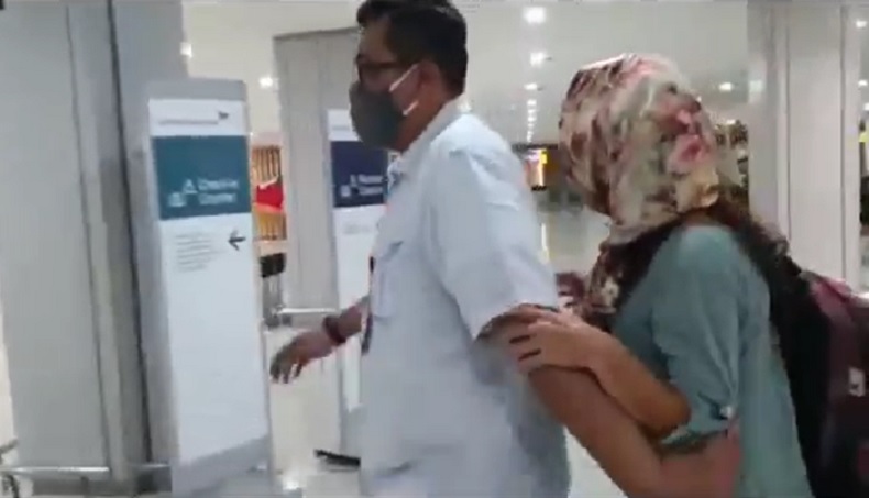 Tinggalkan Bali, Sara Connor Dideportasi ke Australia Lewat Jakarta