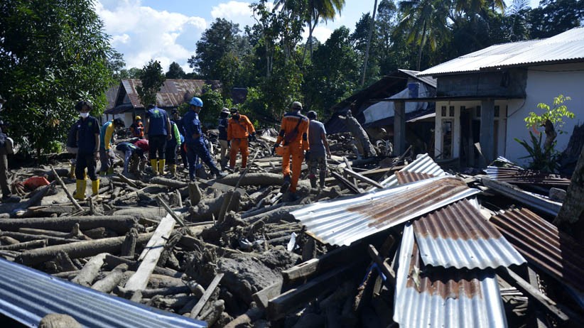 18 Korban Hilang akibat Banjir Bandang Luwu Utara Terus Dicari - Bagian 1