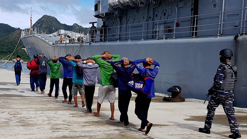 TNI AL Tangkap Kapal Asing di Laut Natuna, 10 Warga Vietnam Diamankan - Bagian 1