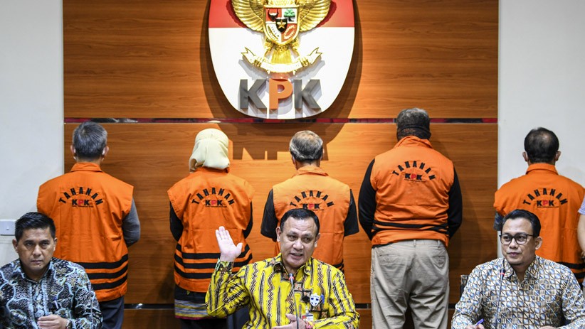 KPK Tahan 5 Tersangka Kasus Korupsi Proyek Fiktif Waskita Karya - Bagian 1