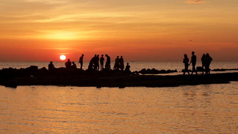 Menikmati Keindahan Matahari Tenggelam di Pantai Kuri Caddi Sulawesi Selatan - Bagian 1