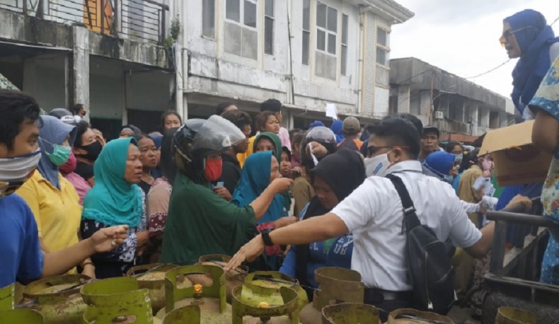 Warga Pontianak Sulit Dapat Elpiji, Pertamina Gelar Operasi di 4 Pasar Ini